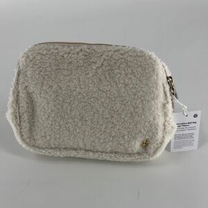 LULULEMON Women’s Everywhere Belt Bag Large Fleece With Gold Accents NWT